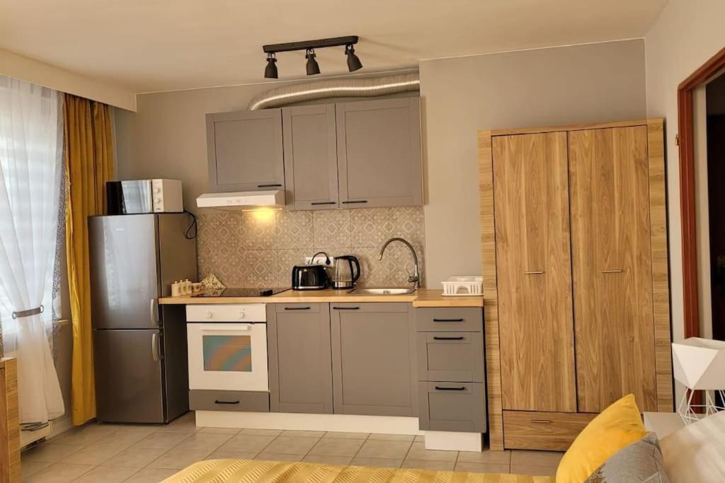 Cozy Modern Apartment Sunrise Studio 35M2 Balcony 3 Persons คราคูฟ ภายนอก รูปภาพ